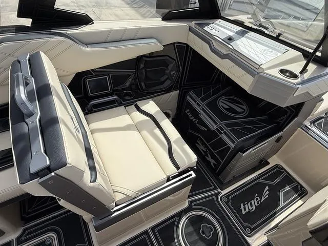 Slide: The Image of Tigé 23ZX 2025 - 15