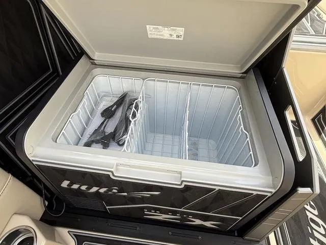 Slide: The Image of Tigé 23ZX 2025 - 16