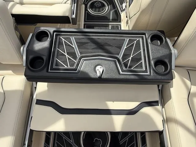 Slide: The Image of Tigé 23ZX 2025 - 17