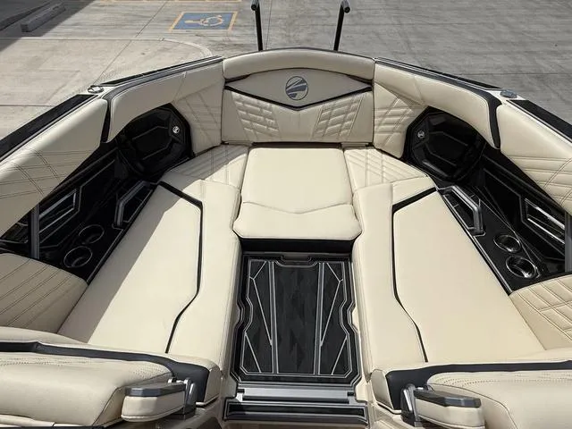 Slide: The Image of Tigé 23ZX 2025 - 20