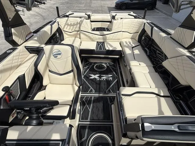 Slide: The Image of Tigé 23ZX 2025 - 9