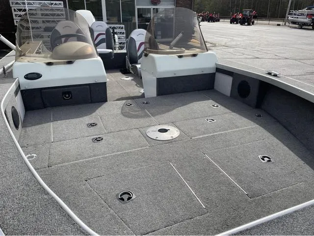 Slide: The Image of 1998 Alumacraft PRO 195 boat interior with dual seats and spacious deck. - 12