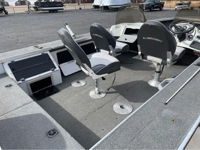 Slide: The Image of 1998 Alumacraft PRO 195 boat interior with two swivel seats and control console. - 13