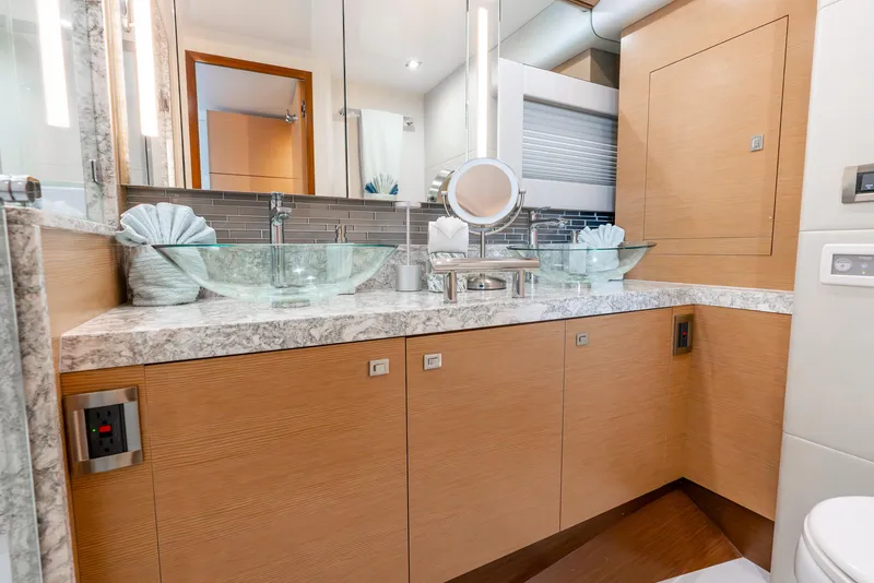 Slide: The Image of Ocean Alexander 70E Motoryacht 2021 - 54