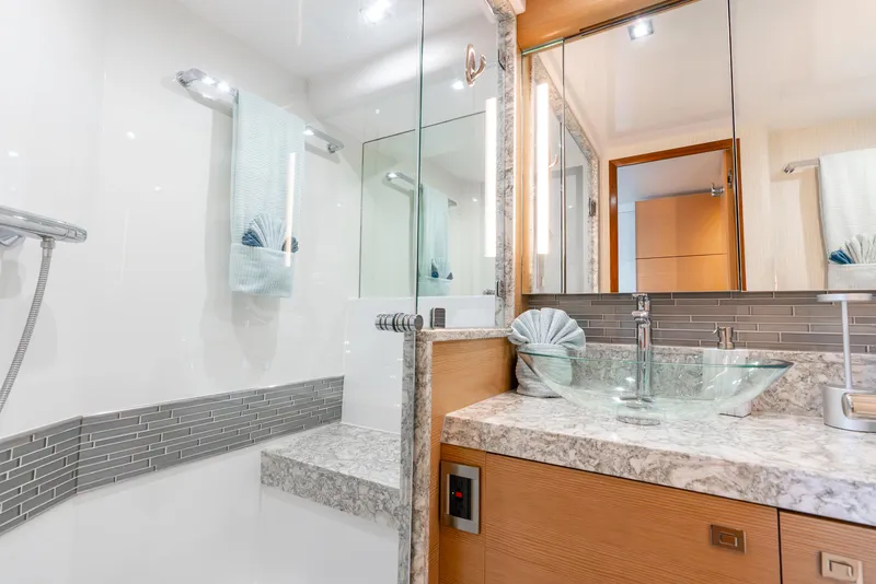 Slide: The Image of Ocean Alexander 70E Motoryacht 2021 - 55