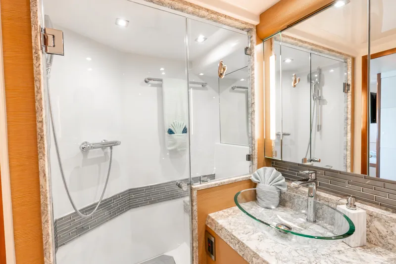 Slide: The Image of Ocean Alexander 70E Motoryacht 2021 - 57