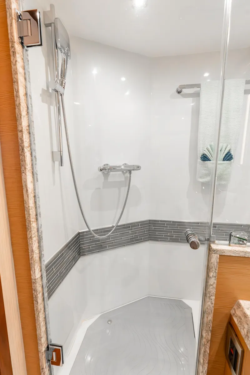 Slide: The Image of Ocean Alexander 70E Motoryacht 2021 - 58