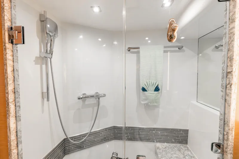 Slide: The Image of Ocean Alexander 70E Motoryacht 2021 - 59