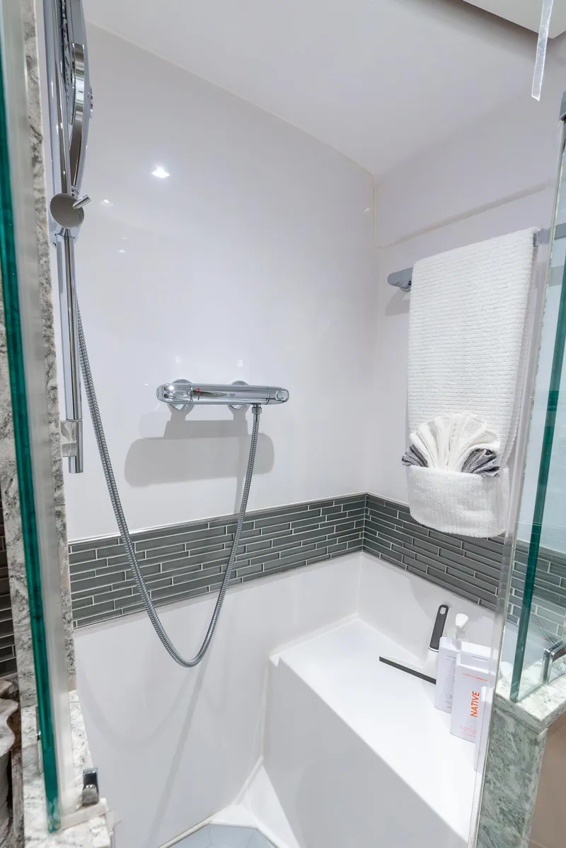 Slide: The Image of Ocean Alexander 70E Motoryacht 2021 - 66