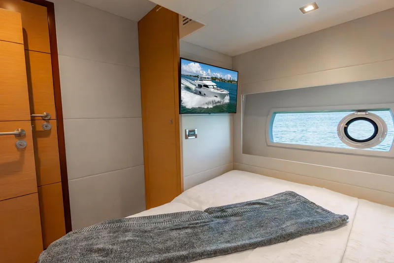 Slide: The Image of Ocean Alexander 70E Motoryacht 2021 - 71