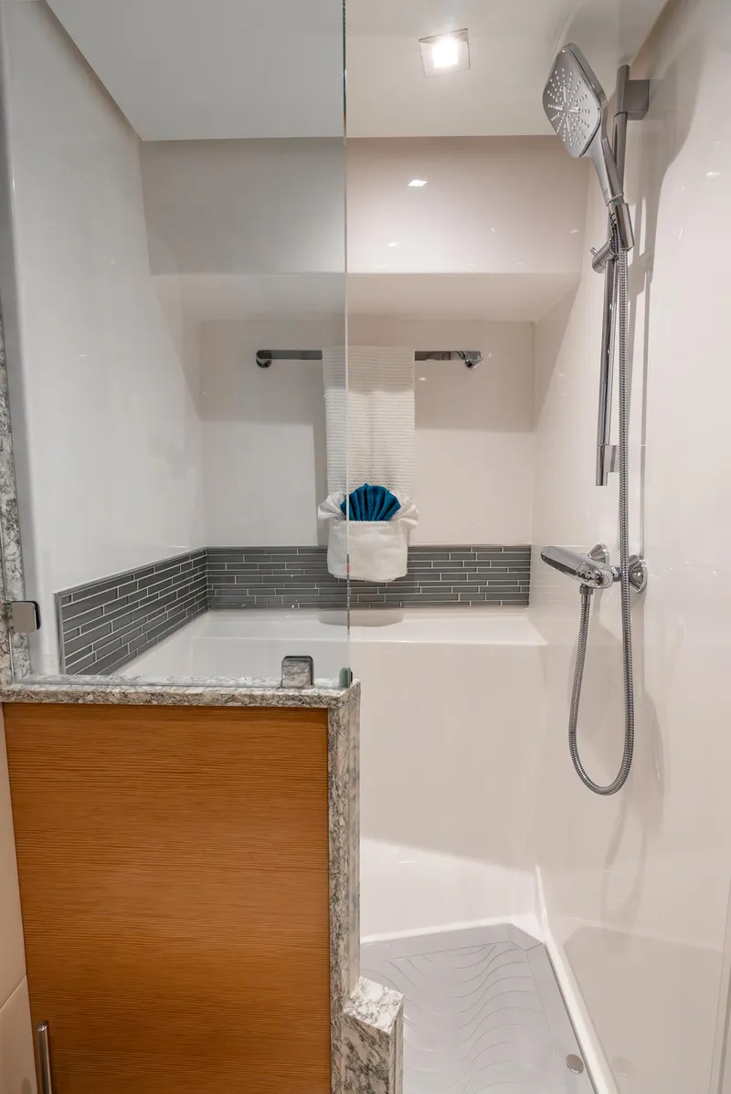 Slide: The Image of Ocean Alexander 70E Motoryacht 2021 - 73