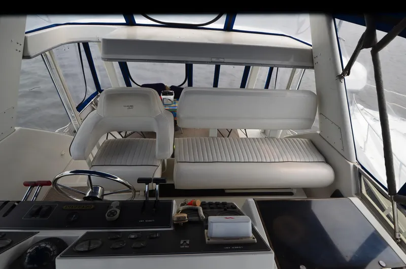 Slide: The Image of 1993 Carver 350 Aft cockpit with white seating and control panel. - 25