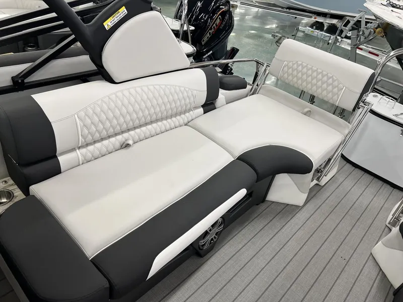 Slide: The Image of Avalon Excalibur LTD 2585 Quad Lounger 2025 - 11