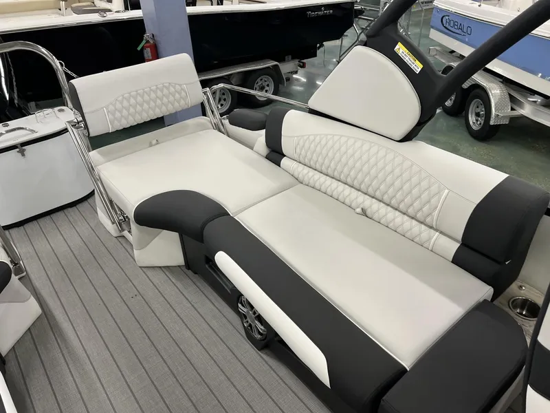 Slide: The Image of Avalon Excalibur LTD 2585 Quad Lounger 2025 - 12