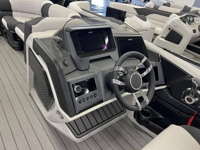 Slide: The Image of Avalon Excalibur LTD 2585 Quad Lounger 2025 - 9