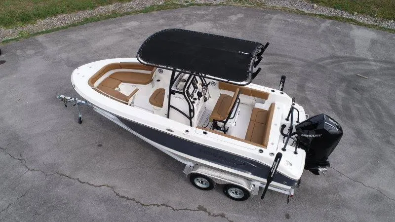 Slide: The Image of Robalo R202 Explorer 2025 - 13