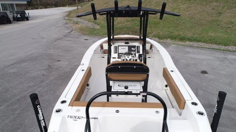 Slide: The Image of Robalo R202 Explorer 2025 - 14