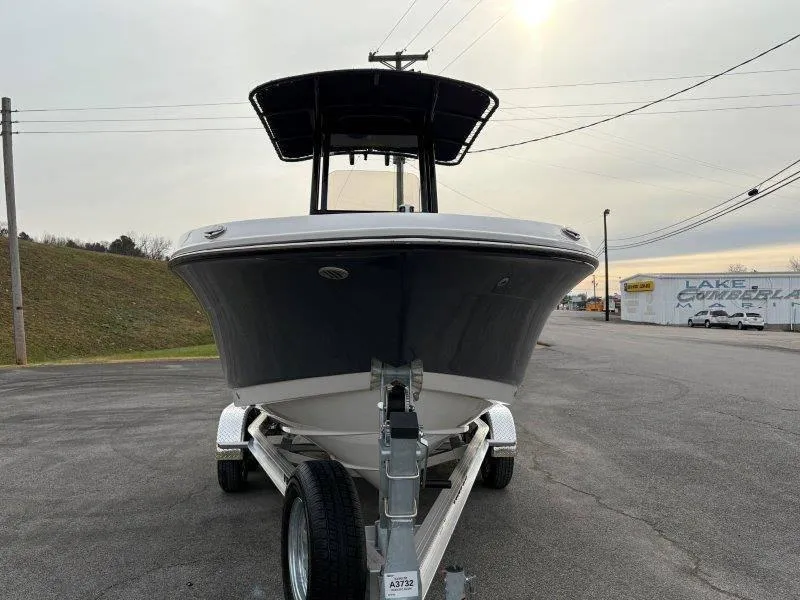 Slide: The Image of Robalo R202 Explorer 2025 - 38