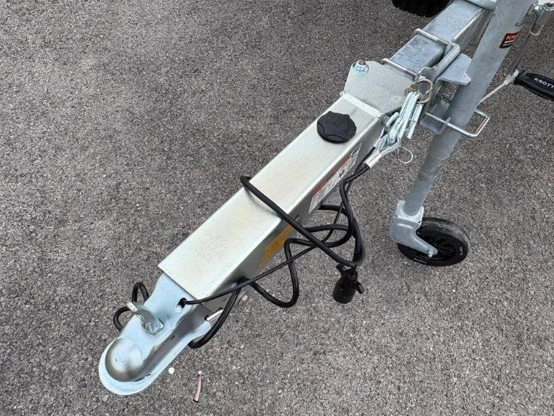 Slide: The Image of Robalo R202 Explorer 2025 - 51