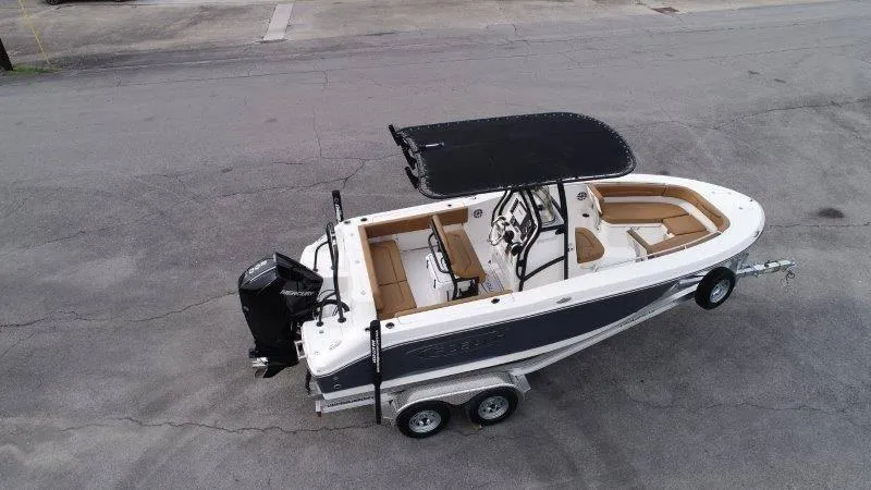 Slide: The Image of Robalo R202 Explorer 2025 - 6