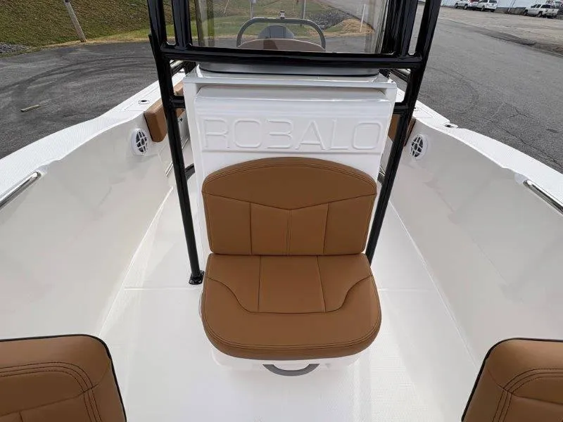 Slide: The Image of Robalo R202 Explorer 2025 - 65