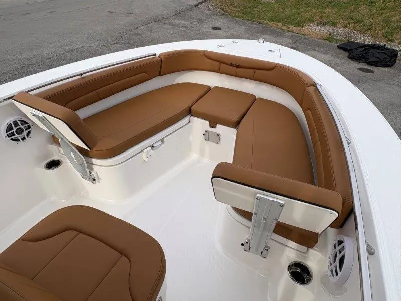 Slide: The Image of Robalo R202 Explorer 2025 - 66