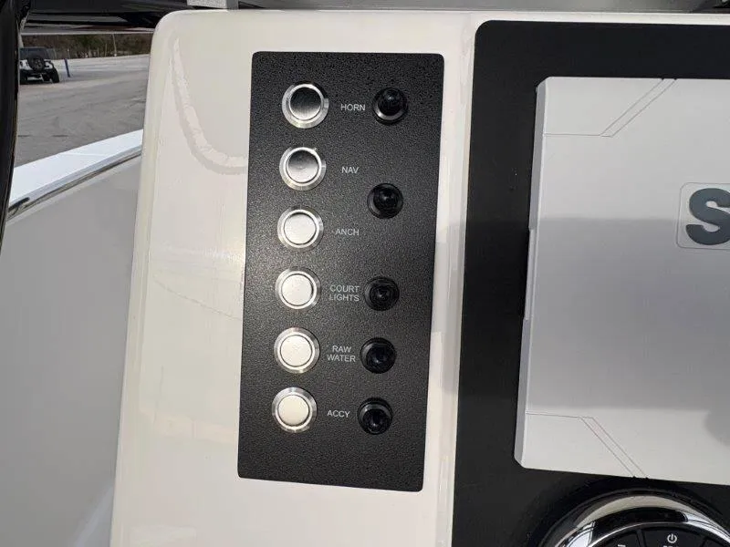 Slide: The Image of Robalo R202 Explorer 2025 - 81