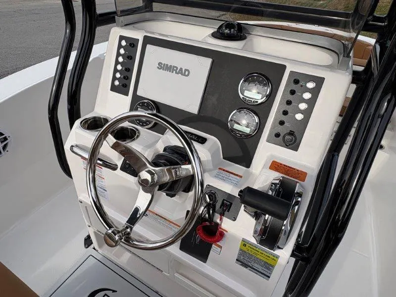 Slide: The Image of Robalo R202 Explorer 2025 - 82