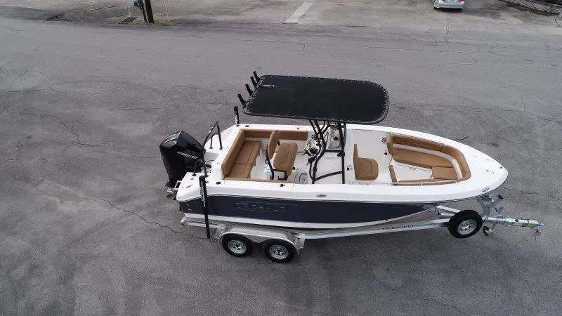 Slide: The Image of Robalo R202 Explorer 2025 - 9