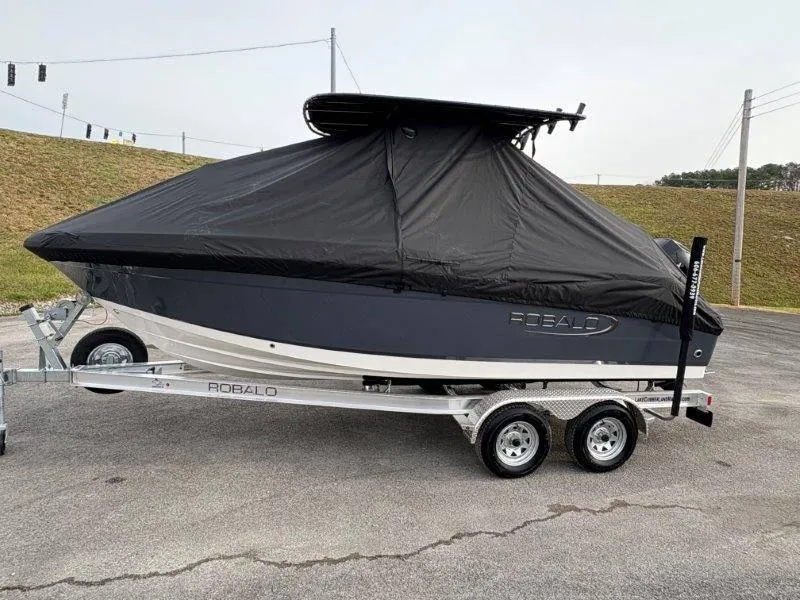 Slide: The Image of Robalo R202 Explorer 2025 - 92