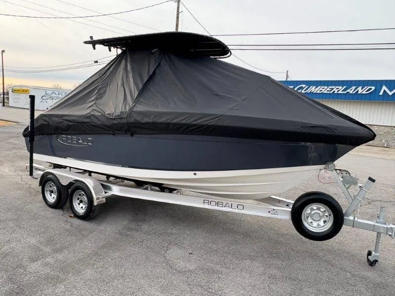 Slide: The Image of Robalo R202 Explorer 2025 - 95