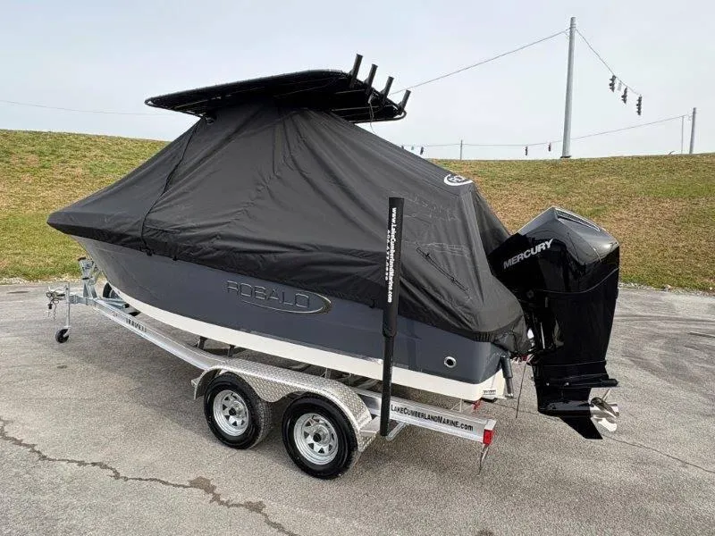 Slide: The Image of Robalo R202 Explorer 2025 - 97