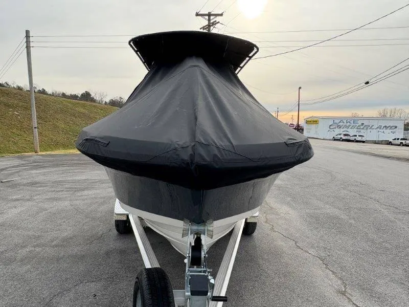 Slide: The Image of Robalo R202 Explorer 2025 - 98