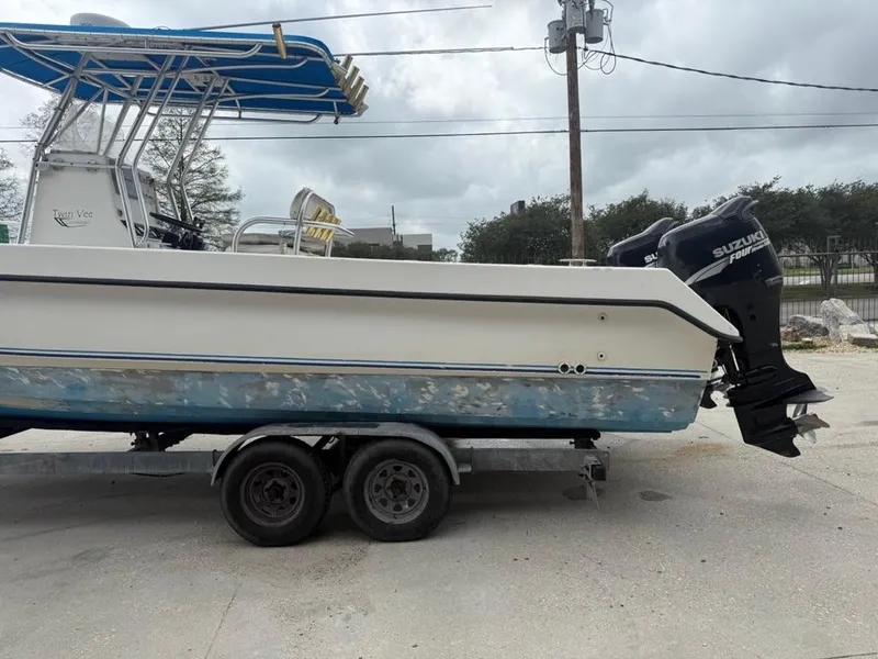 Slide: The Image of 2005 Twin Vee 26 Center Console boat on trailer, featuring Suzuki outboard motor. - 5