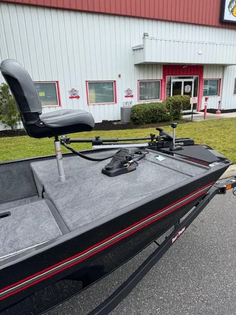 Slide: The Image of 2025 Tracker Bass Tracker Classic XL boat with fishing seat and trolling motor. - 9