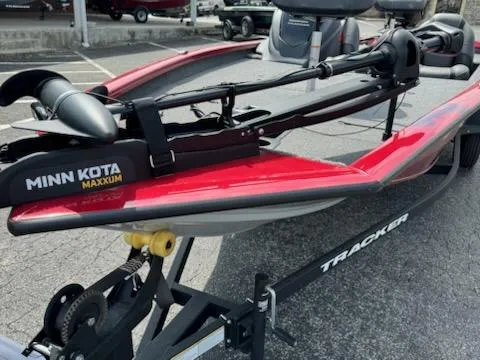 Slide: The Image of 2025 Tracker Pro Team 190 boat with Minn Kota Maxxum trolling motor on trailer. - 7