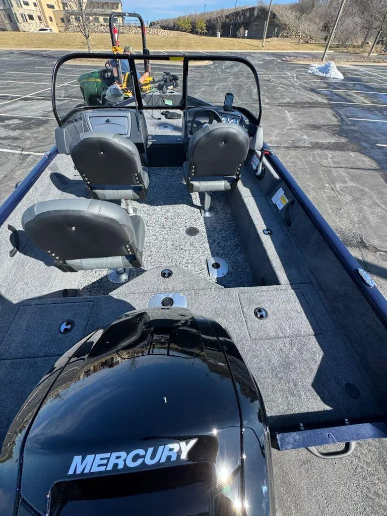 Slide: The Image of Tracker Pro Guide V-16 SC 2025 - 81