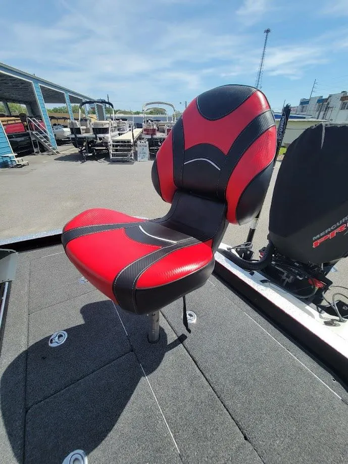 Slide: The Image of Red and black seat on 2021 Ranger Z520L boat, outdoor setting. - 5