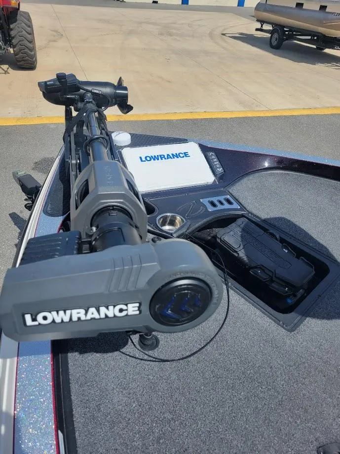 Slide: The Image of 2021 Ranger Z520L boat with Lowrance equipment on deck. - 9