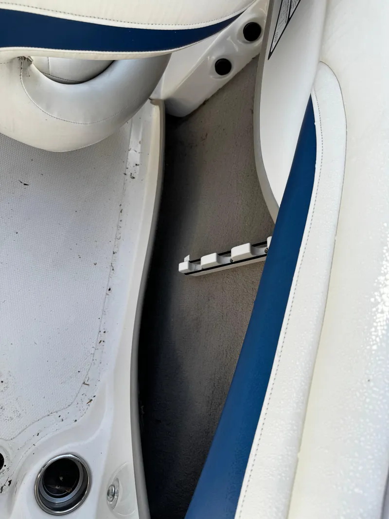 Slide: The Image of 2011 Tahoe Q7i boat interior with white and blue seating. - 28