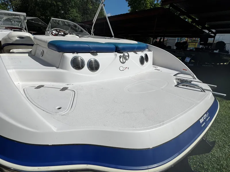 Slide: The Image of 2011 Tahoe Q7i boat with blue accents, spacious deck, and comfortable seating. - 5