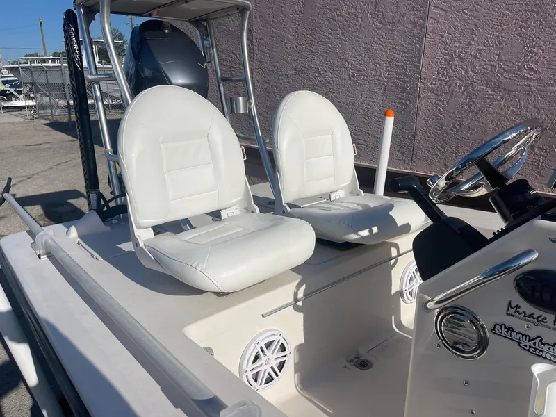 Slide: The Image of 2006 Maverick Mirage 17HPX-Tunnel boat with white seating and steering console. - 7