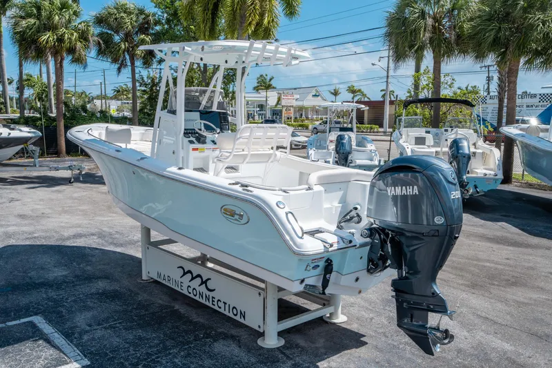 Slide: The Image of 2025 Sea Hunt Ultra 229 boat with Yamaha engine displayed outdoors. - 4