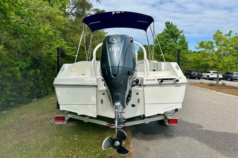 Slide: The Image of Robalo R180 2024 - 1