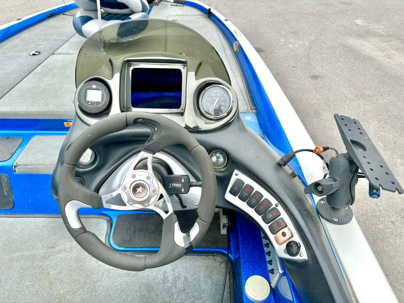 Slide: The Image of 2009 Stratos 294 XL Evolution boat dashboard with steering wheel and control panel. - 17