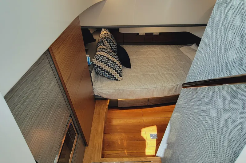 Slide: The Image of Tiara 38 LS 2021 - 62