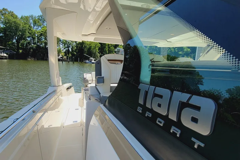 Slide: The Image of Tiara 38 LS 2021 - 74