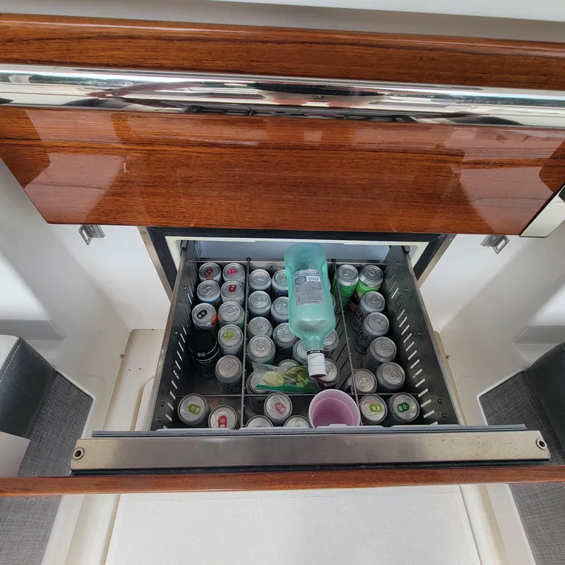 Slide: The Image of Tiara 38 LS 2021 - 84