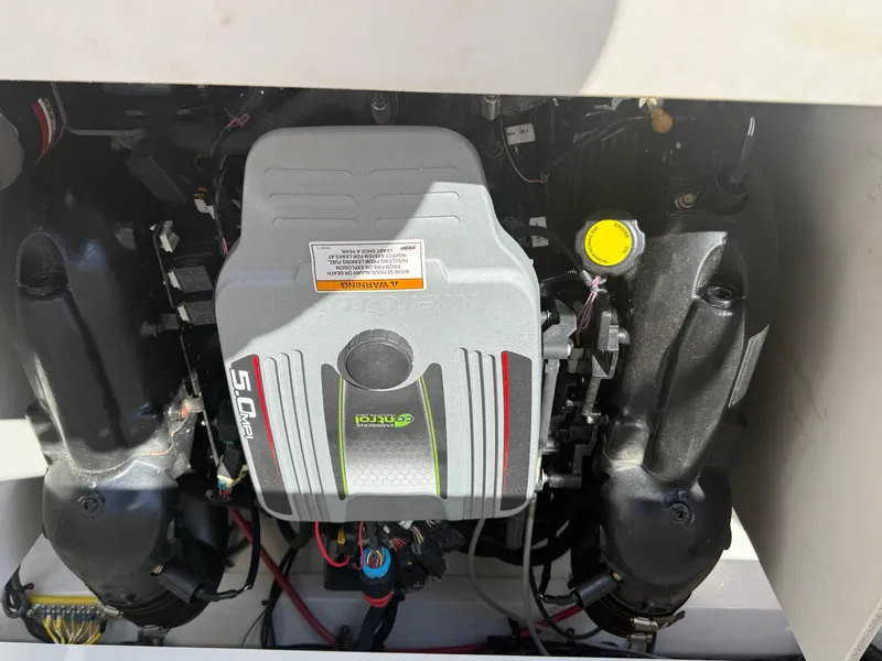 Slide: The Image of Crownline Boats 215SS 2012 - 13