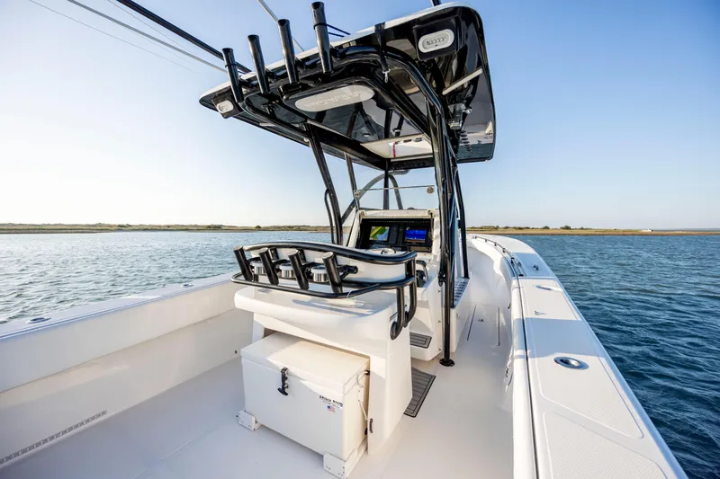 Slide: The Image of 2014 SeaHunter 32 Tournament boat on water, featuring sleek design and advanced navigation equipment. - 24